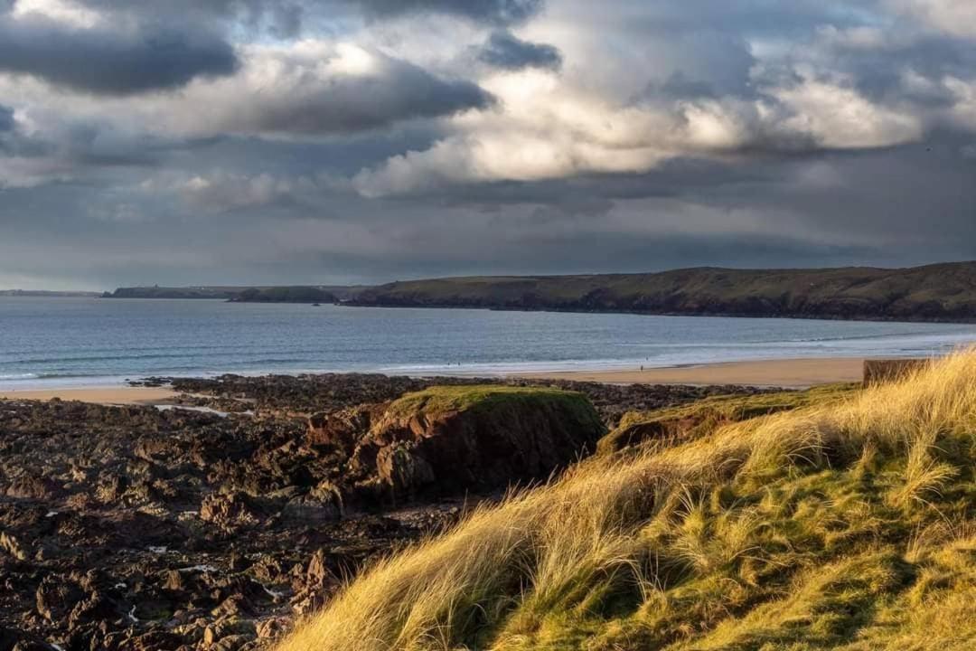 The Hideaway, Pembroke, Pembrokeshire Apartment ภายนอก รูปภาพ