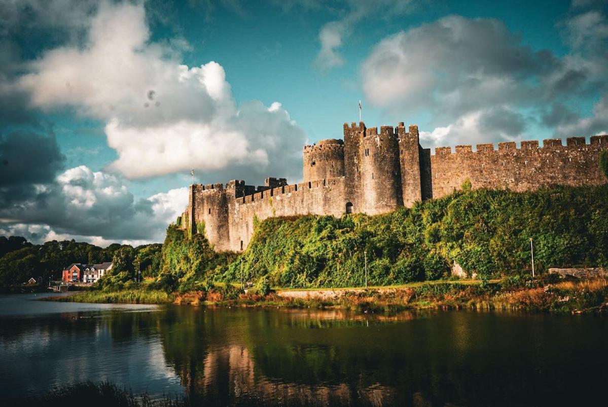 The Hideaway, Pembroke, Pembrokeshire Apartment ภายนอก รูปภาพ